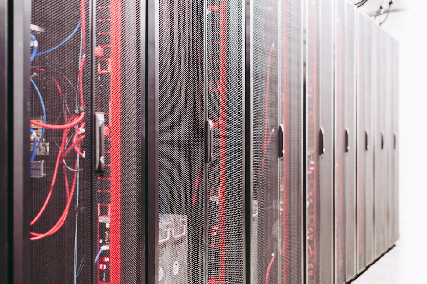 Serverraum mit Netzwerk-Infrastruktur für Disaster Recovery