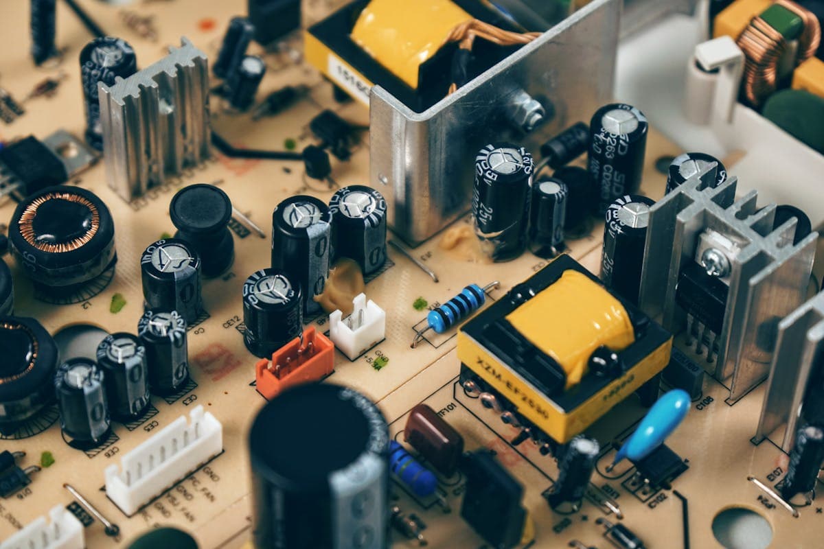 Elektronische Platine als Symbol für technische Redundanz